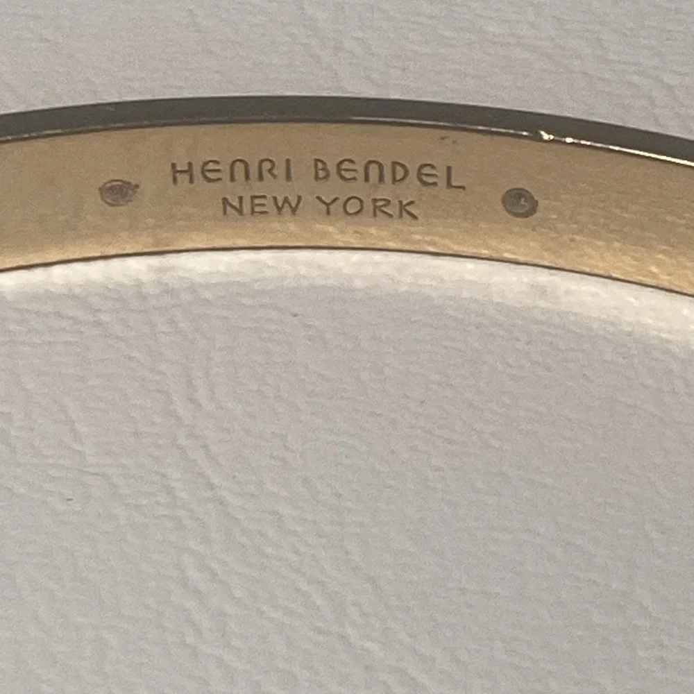 Henri Bendel gold tone and leather choker. - Picture 3 of 3